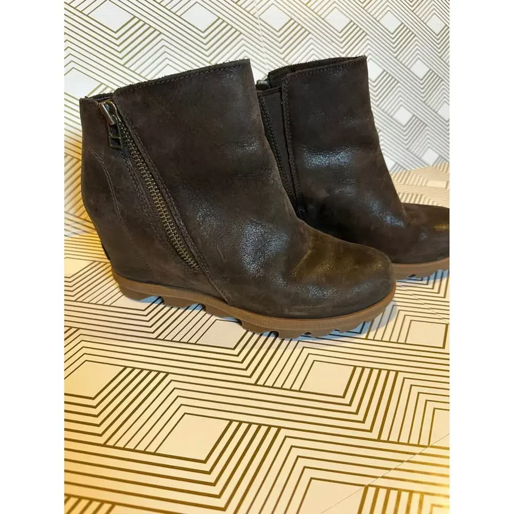 Women’s Sorel Joan of Arctic Wedge II zip booties size 8 brown leather